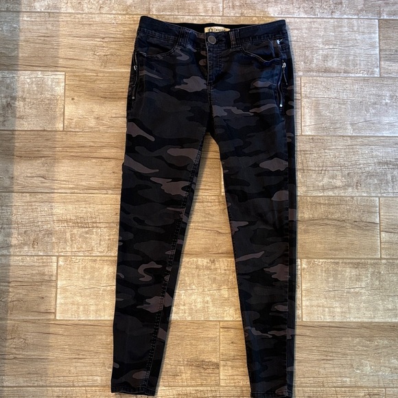 Democracy camouflage skinny leg pants - Picture 1 of 4